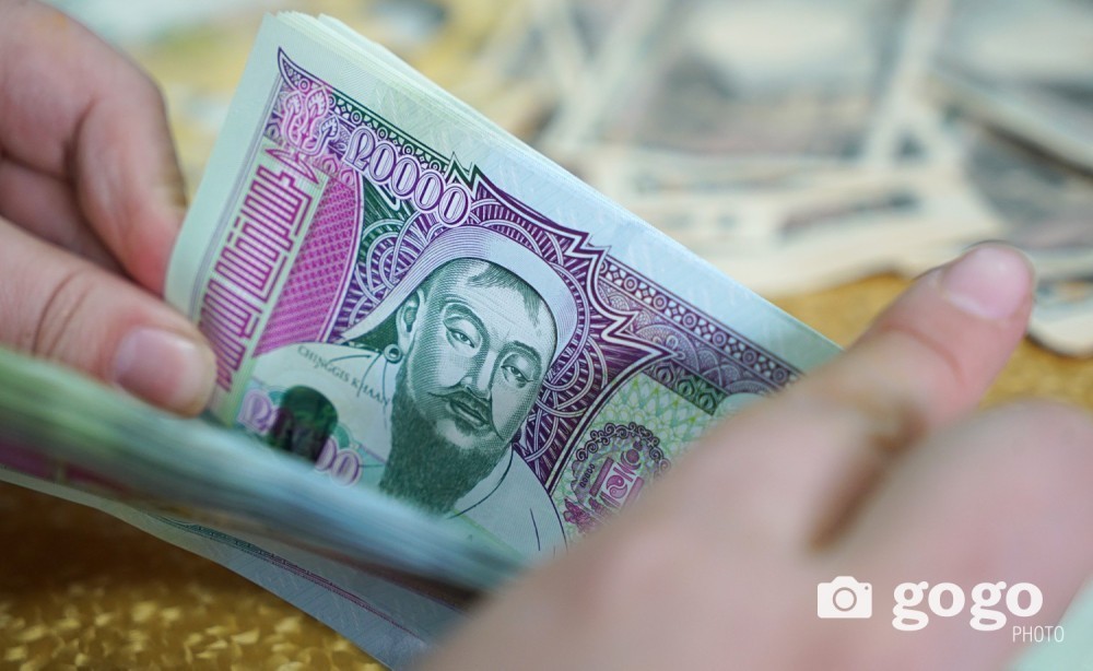 Ерөнхий сайд Н.Учрал 1072 хувьцааны асуудлаар иргэдтэй уулзаж байна