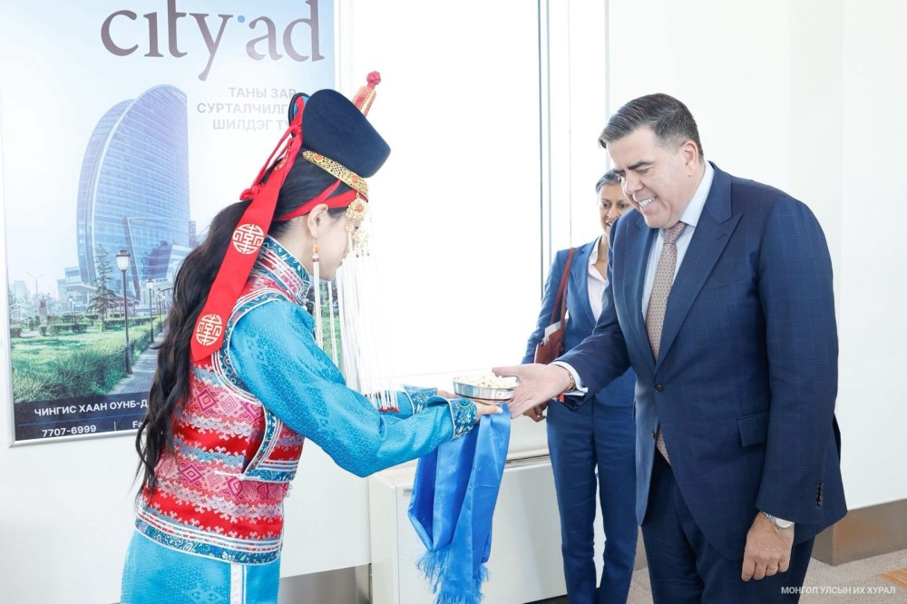 Австралийн парламентын Төлөөлөгчдийн танхимын дарга Милтон Дик албан ёсны айлчлал хийхээр ирлээ