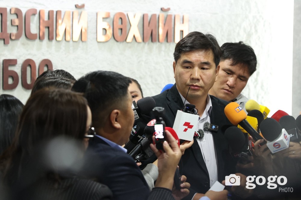 Бөхчүүд найраа хийсээр байвал гурвын даваанд сугалаа сугалуулдаг болно