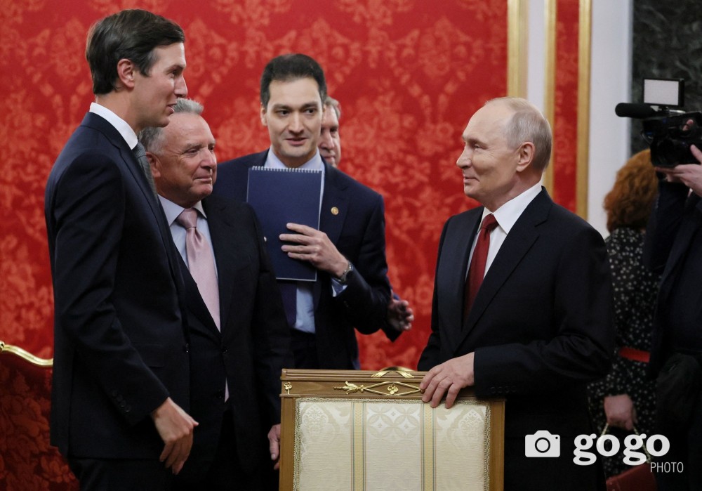 Дайныг дуусгах үүрэгтэй, АНУ-ын тусгай элчүүд Путинтай уулзжээ