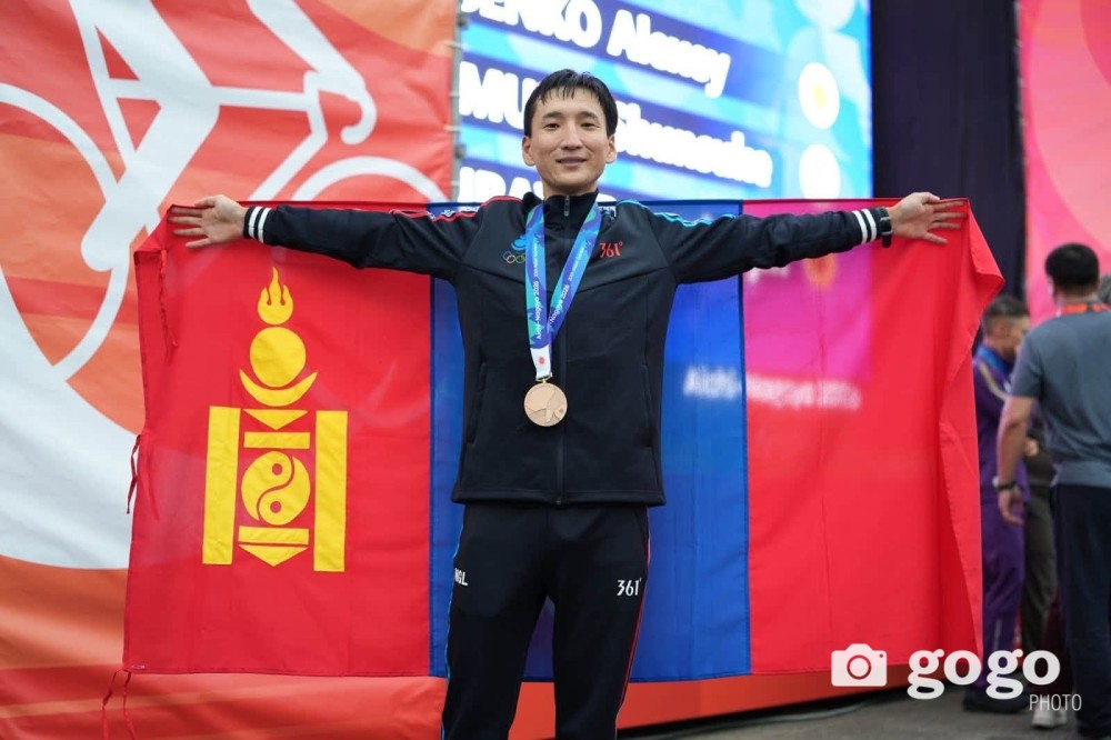 Азийн наадамд С.Жамбалжамц Монголын багийн салхийг хагалж, хүрэл медаль хүртлээ