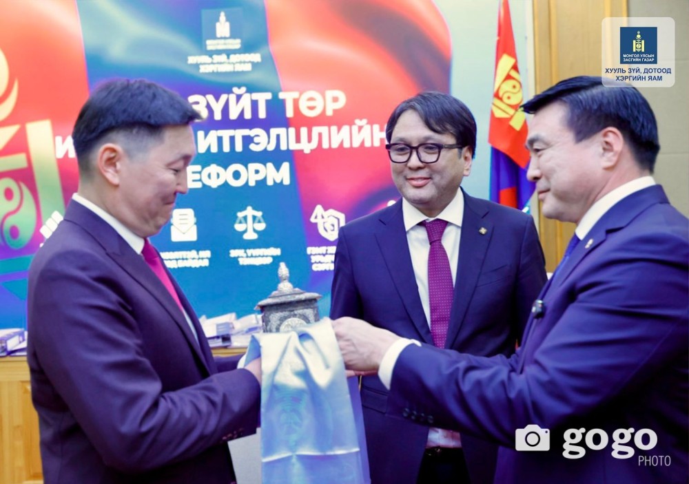 Хууль зүй, дотоод хэргийн сайд Г.Тэмүүлэн ажлаа хүлээн авчээ