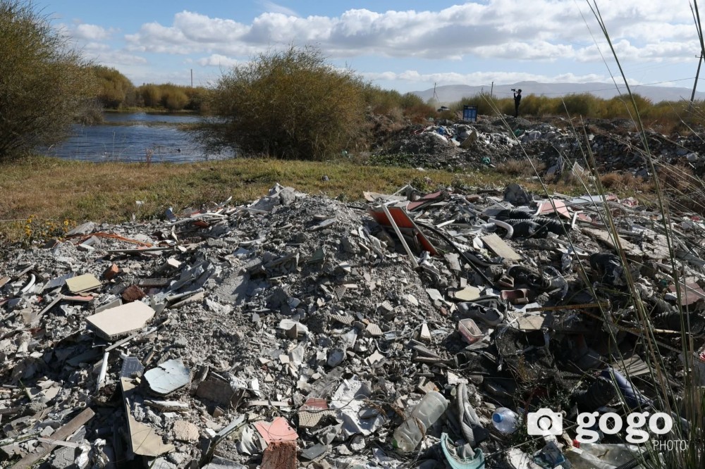 Туул голын эрэг дагуу үүссэн хогийн цэгийг цэвэрлэж, зардлыг хууль зөрчсөн ААН-үүдээс гаргуулна